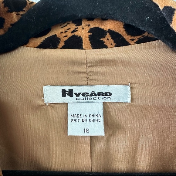 Vintage cheetah leopard print velvet blazer jacket with rhinestone glam clasp - Picture 5 of 7